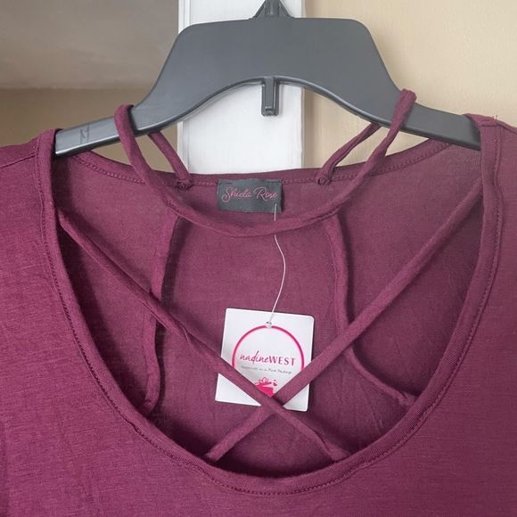 🆕 Maroon Top w/Strappy Neck Design - Picture 4 of 8